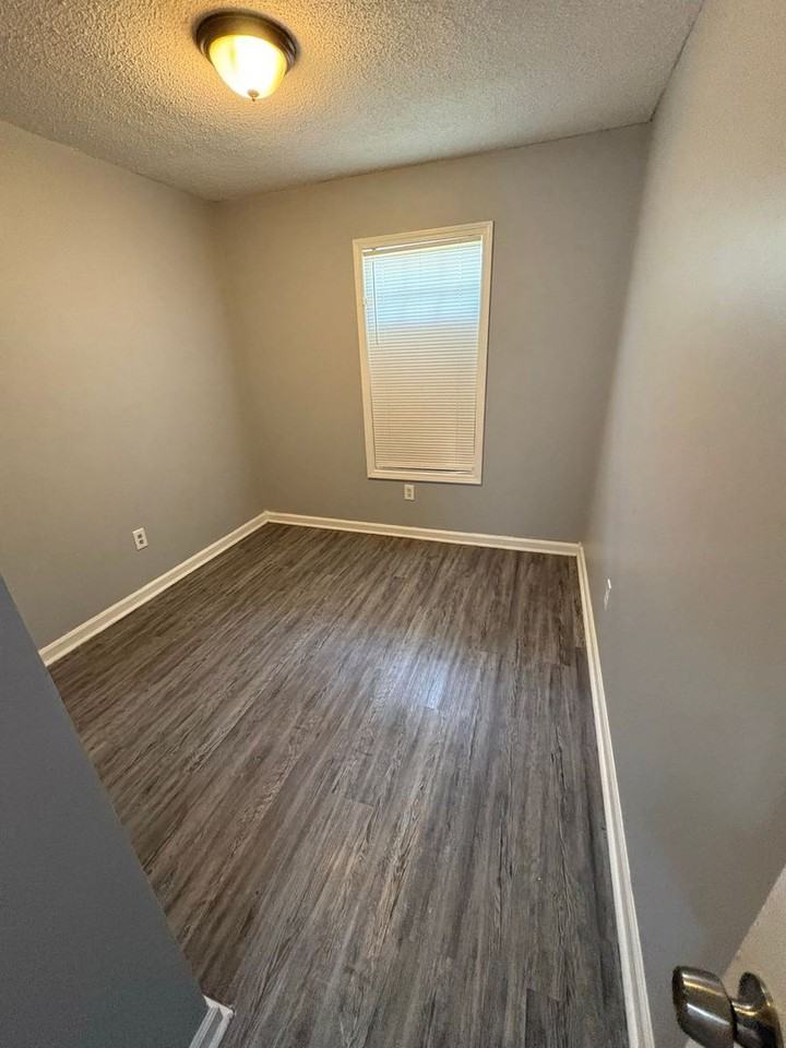 2901 Lake Park Rd - Photo 6 of 10