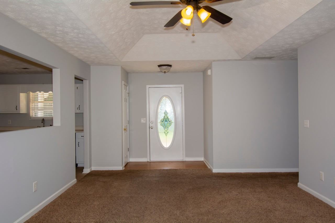 585 Mountainview Dr - Photo 6 of 17