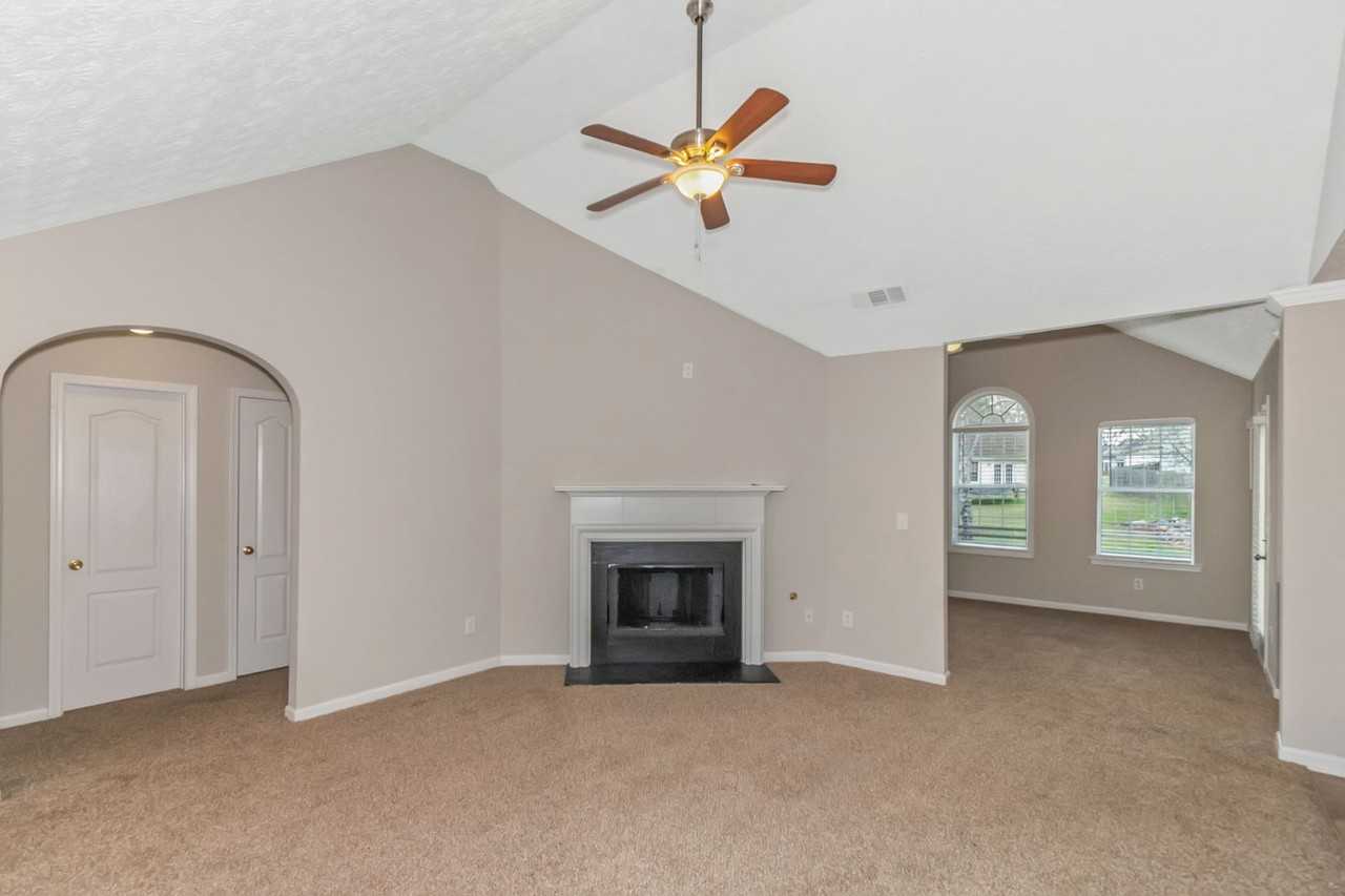 5025 Towne Park Dr - Photo 4 of 45