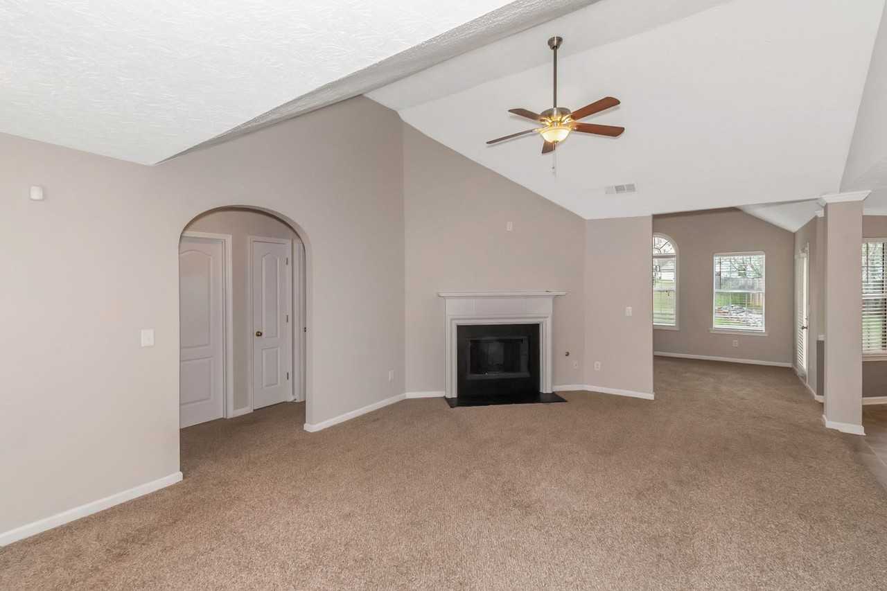 5025 Towne Park Dr - Photo 5 of 45