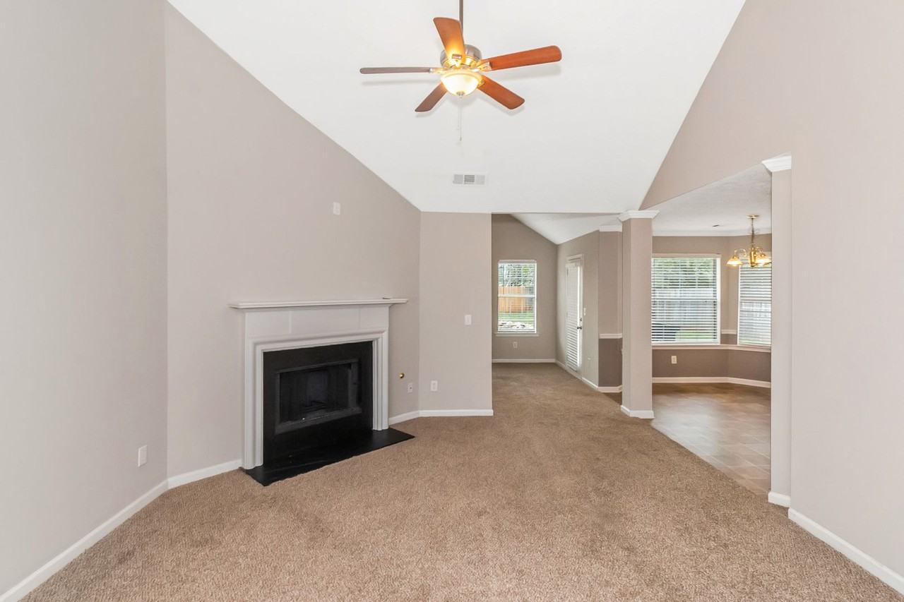 5025 Towne Park Dr - Photo 6 of 45