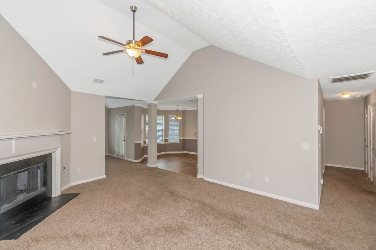 5025 Towne Park Dr - Photo 7 of 45