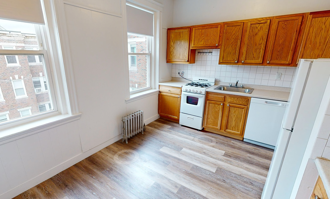 70 Chiswick Rd - Photo 2 of 8