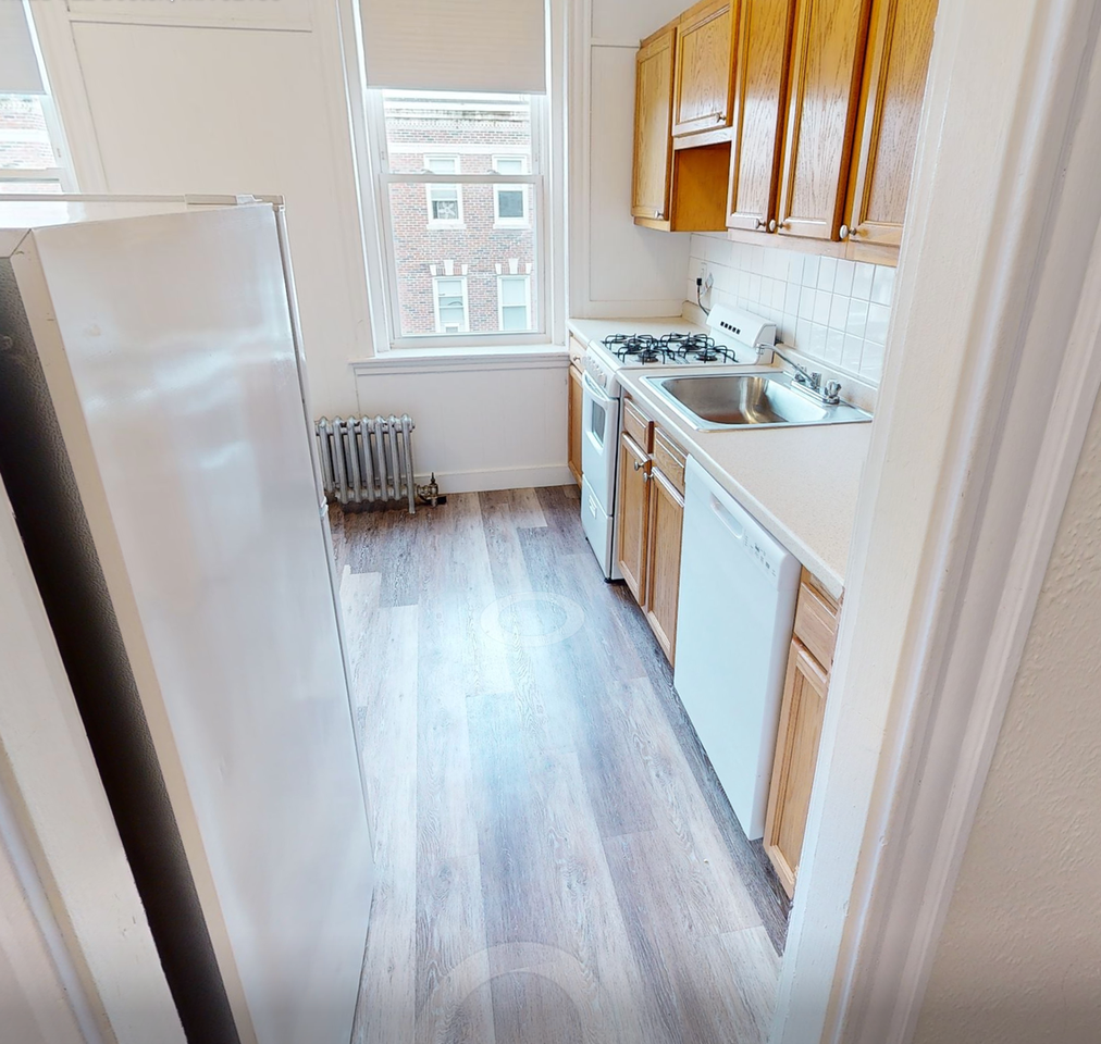 70 Chiswick Rd - Photo 3 of 8