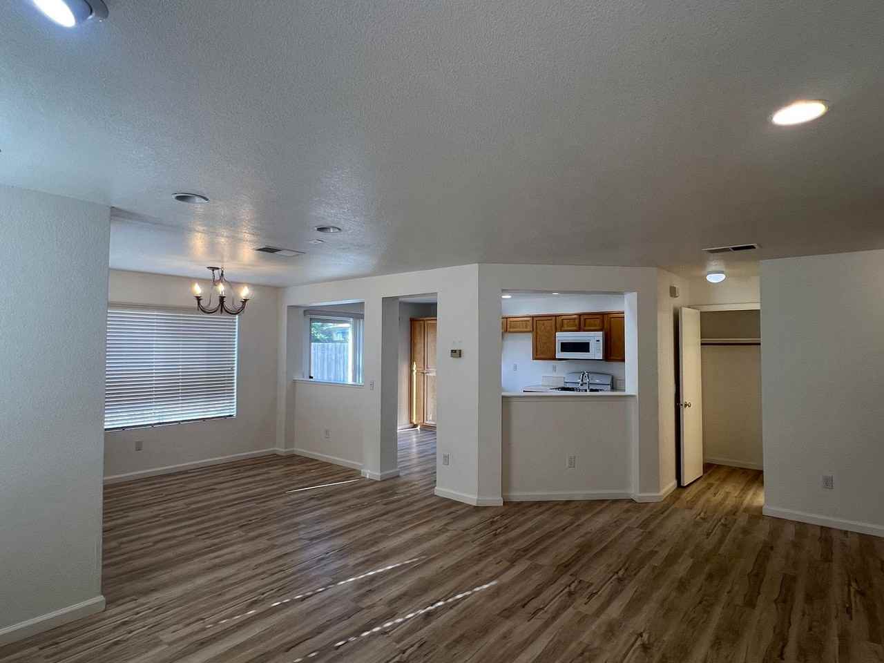 3520 Apollo Cir - Photo 4 of 27