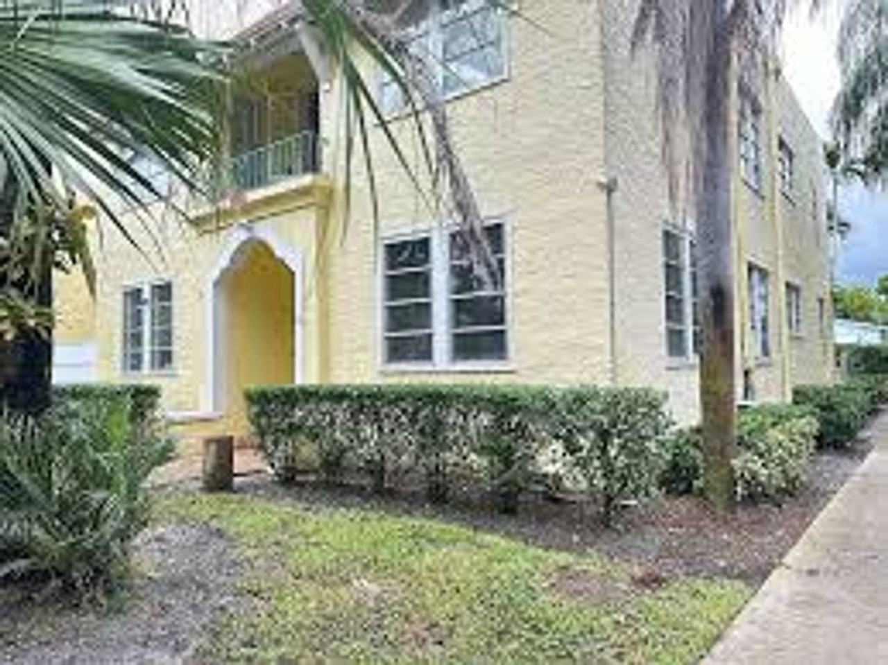 1852 Washington St Hollywood, FL 33020 - Photo 3 of 4