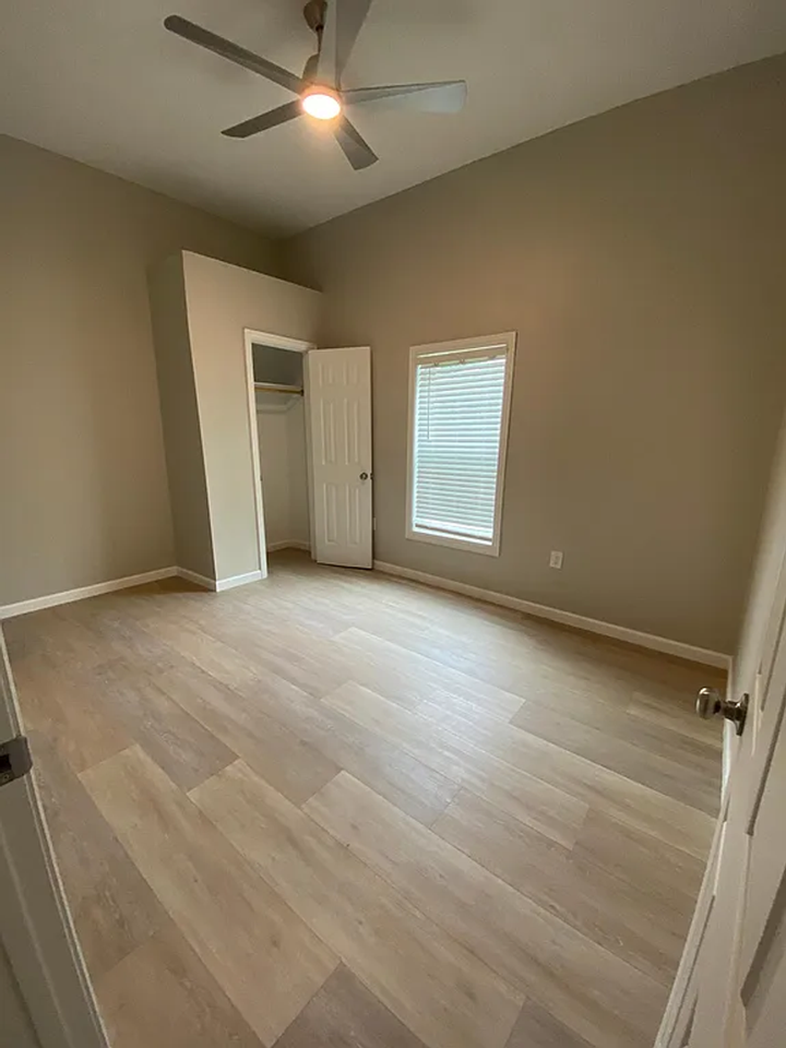 1850 Grand St - Photo 7 of 10