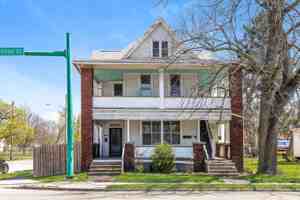 featured image of 902 1/2 S Limestone St