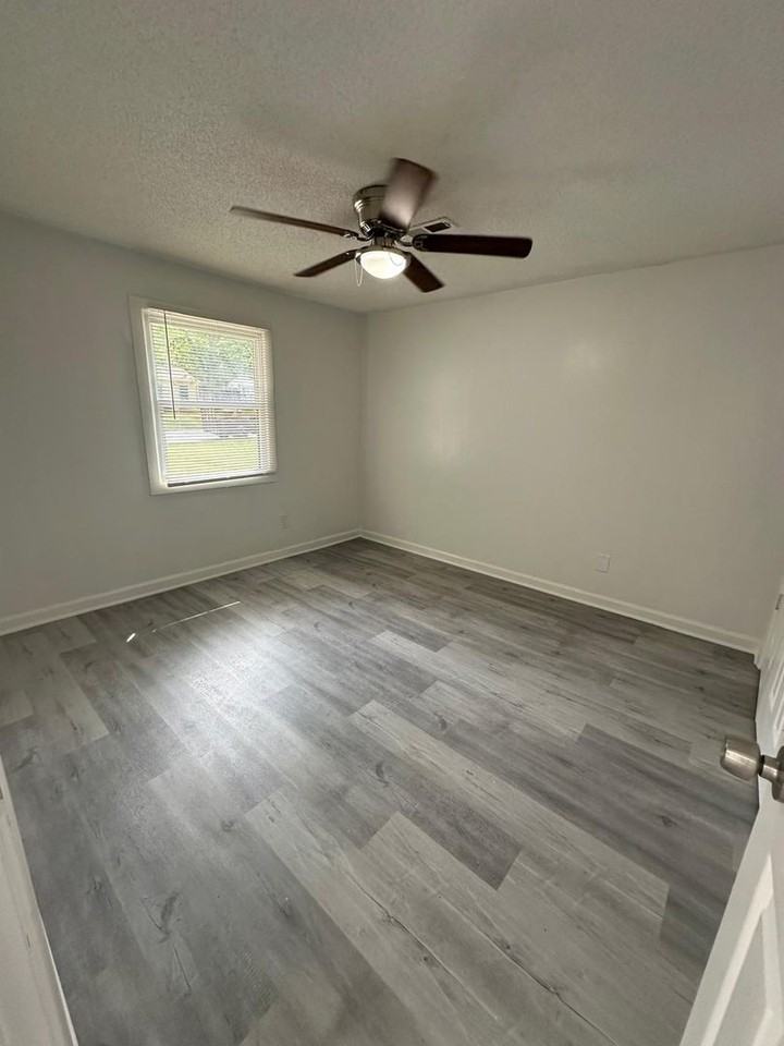 10738 Cambridge Ave - Photo 3 of 13