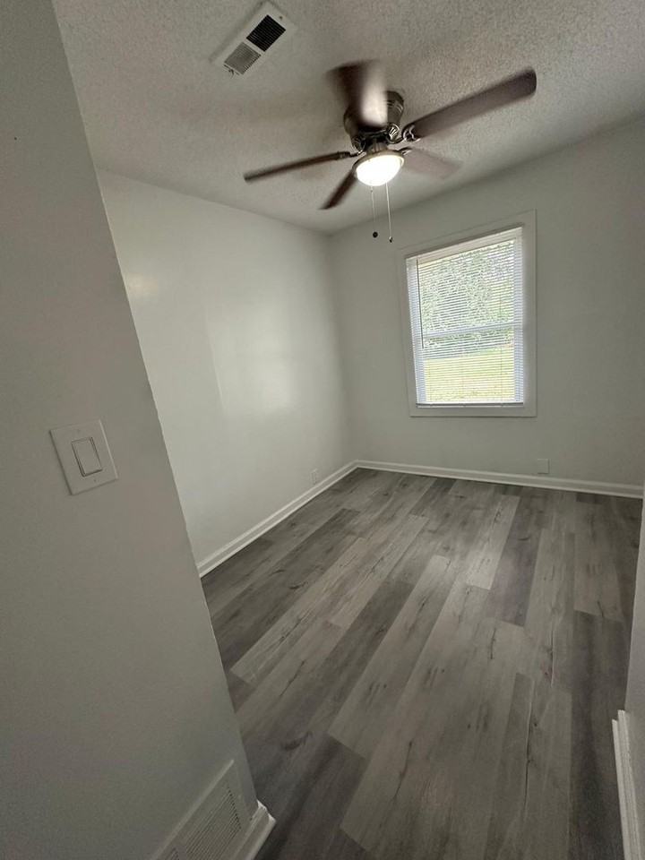 10738 Cambridge Ave - Photo 7 of 13