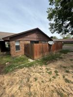 featured image of 2511 Oakhurst Dr