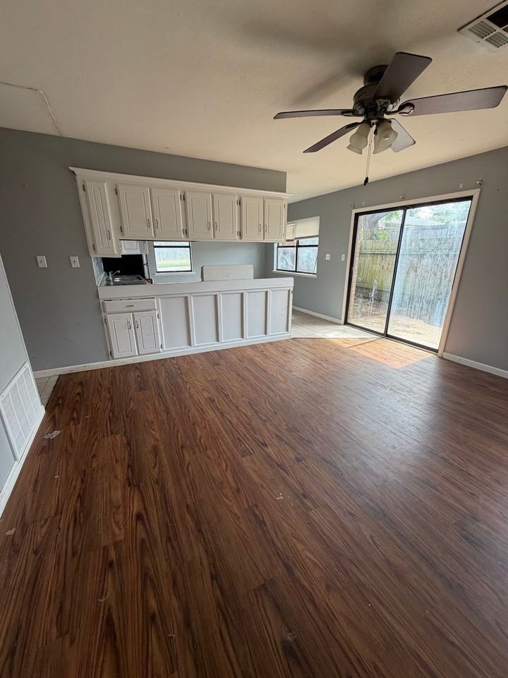 2511 oakhurst drive - Photo 3 of 8