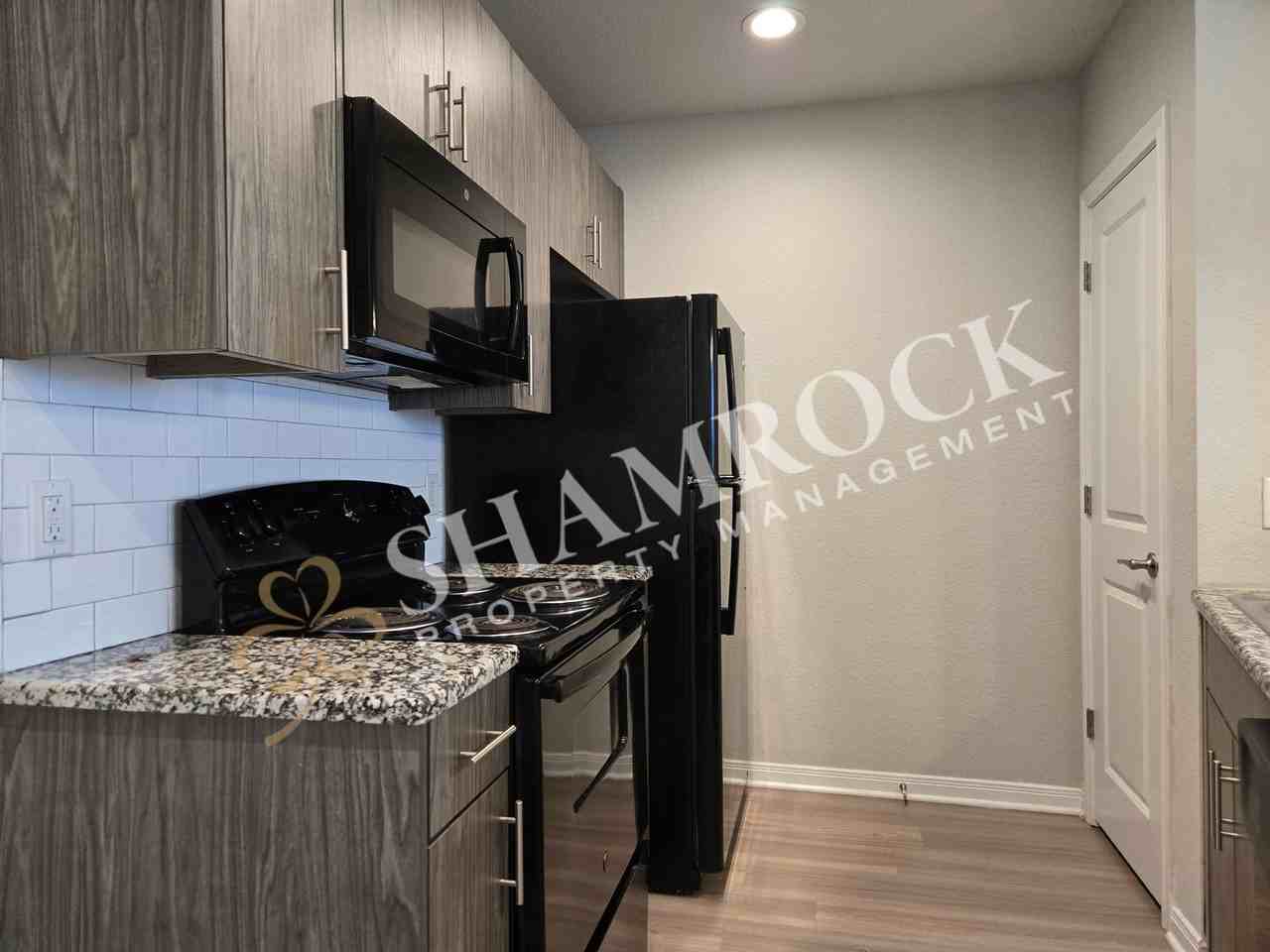 1307 Austin Ave #402 - Photo 3 of 12