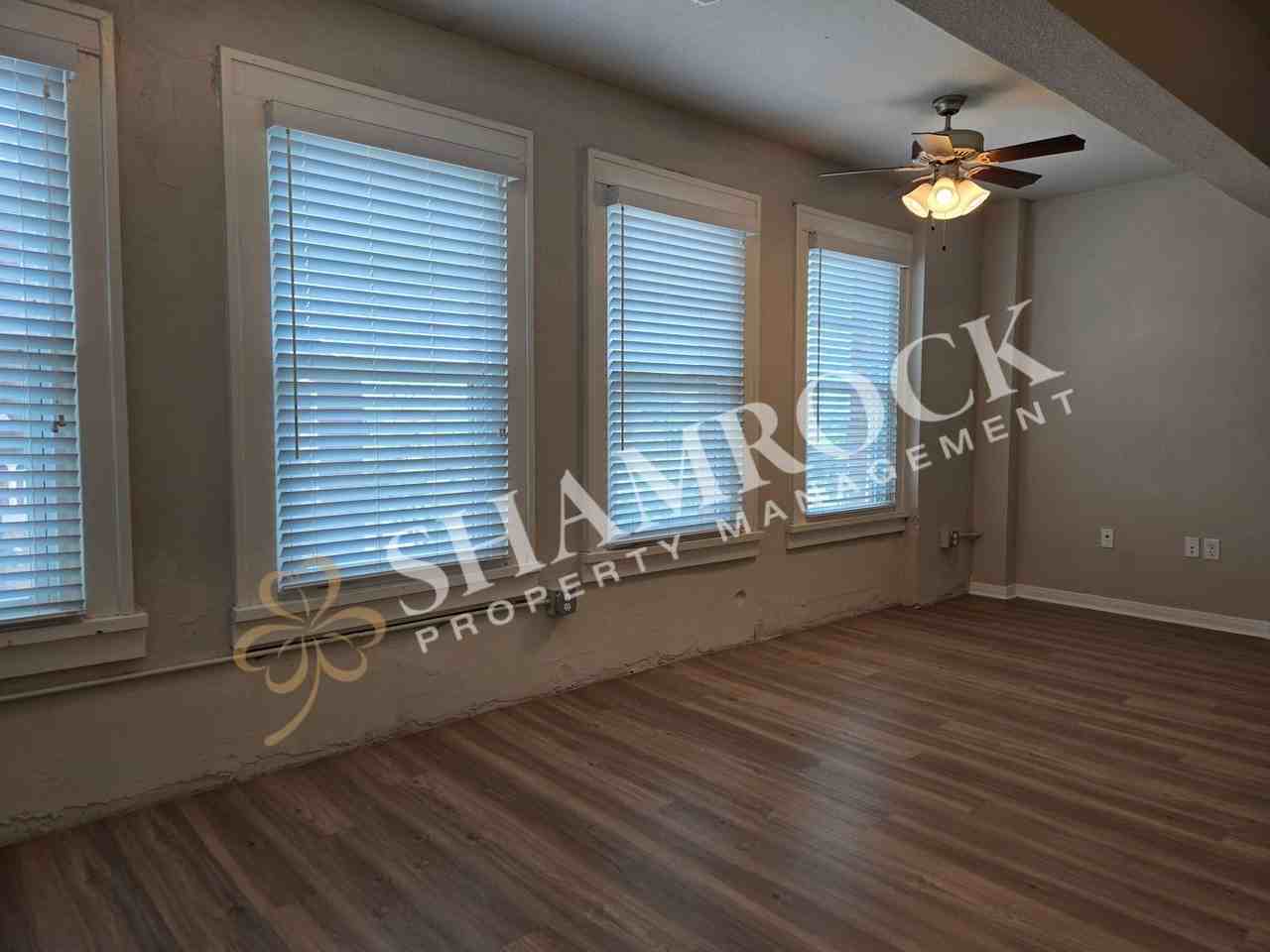 1307 Austin Ave #402 - Photo 5 of 12