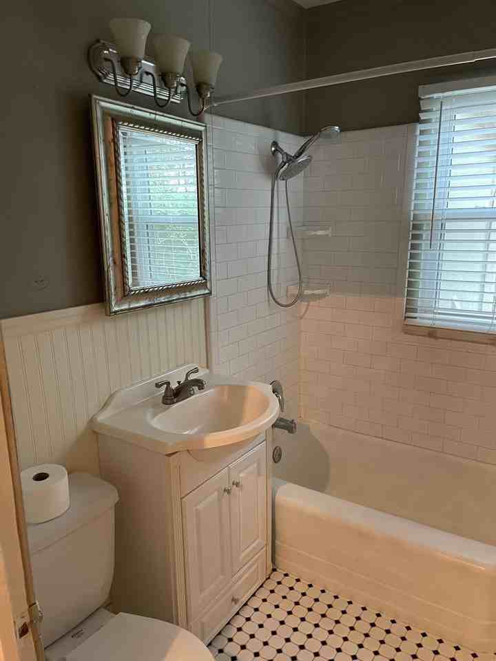 1509 Yancey St - Photo 4 of 9