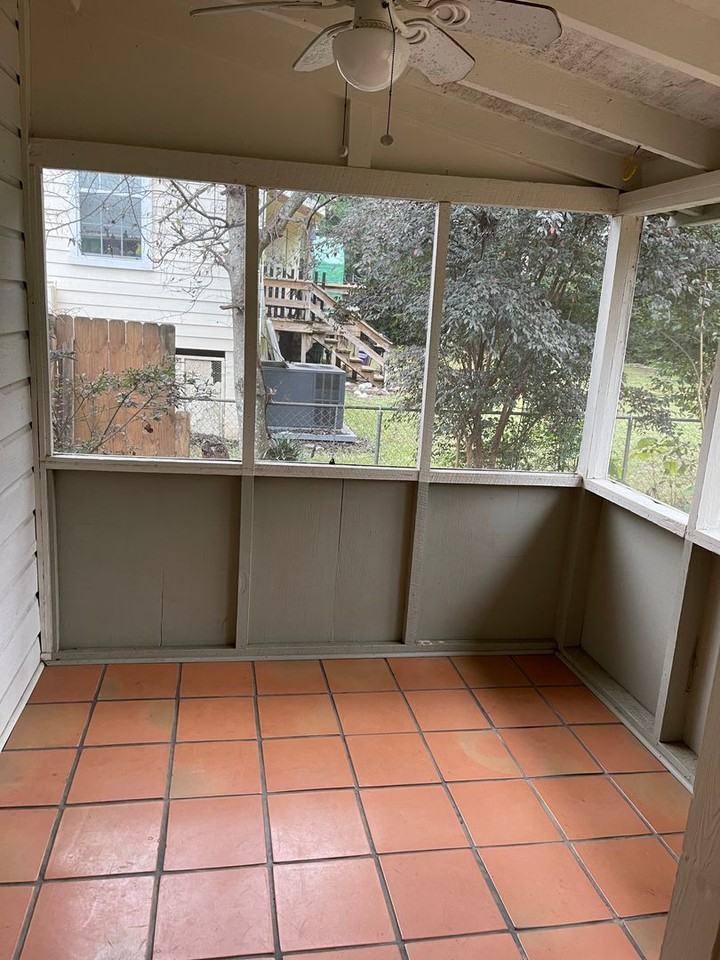 1509 Yancey St - Photo 6 of 9