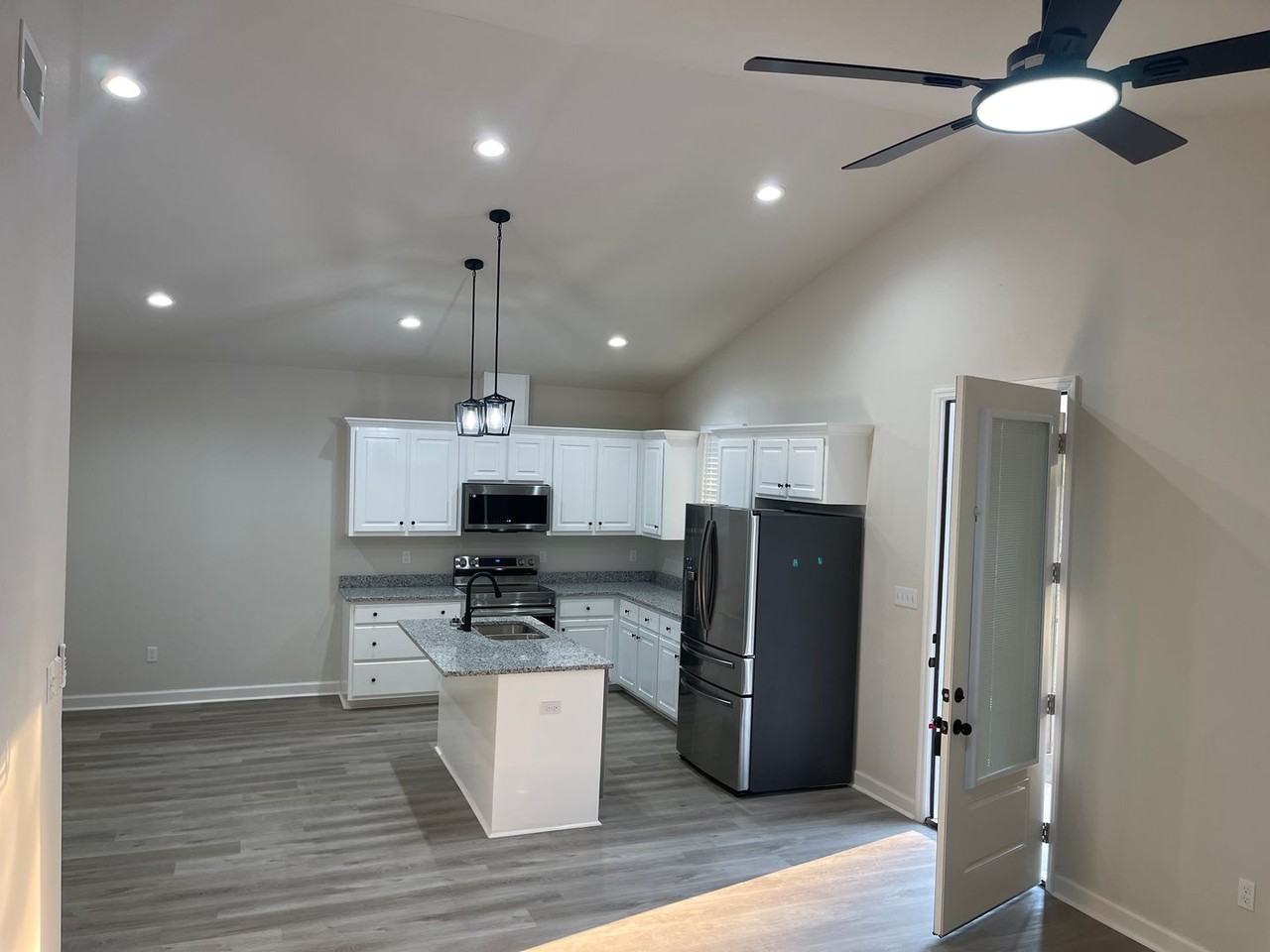 9 Lake Ellen Dr - Photo 4 of 29