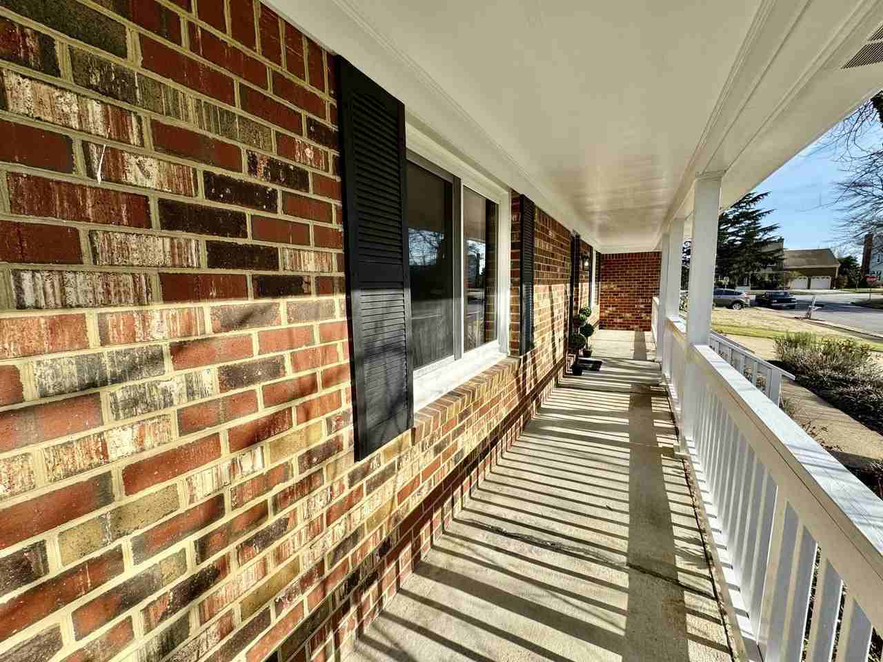 1685 Delaney St - Photo 3 of 50