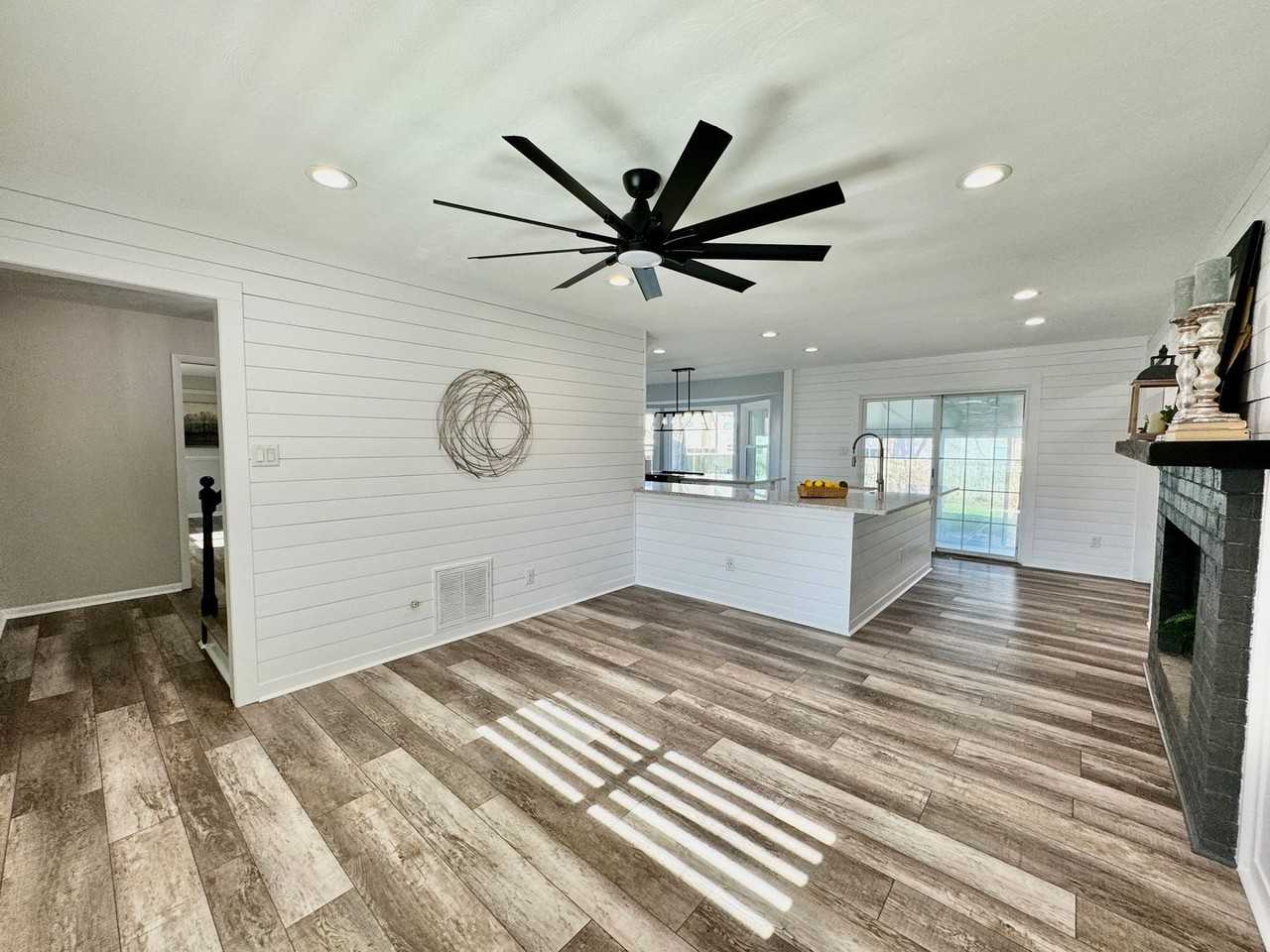 1685 Delaney St - Photo 7 of 50