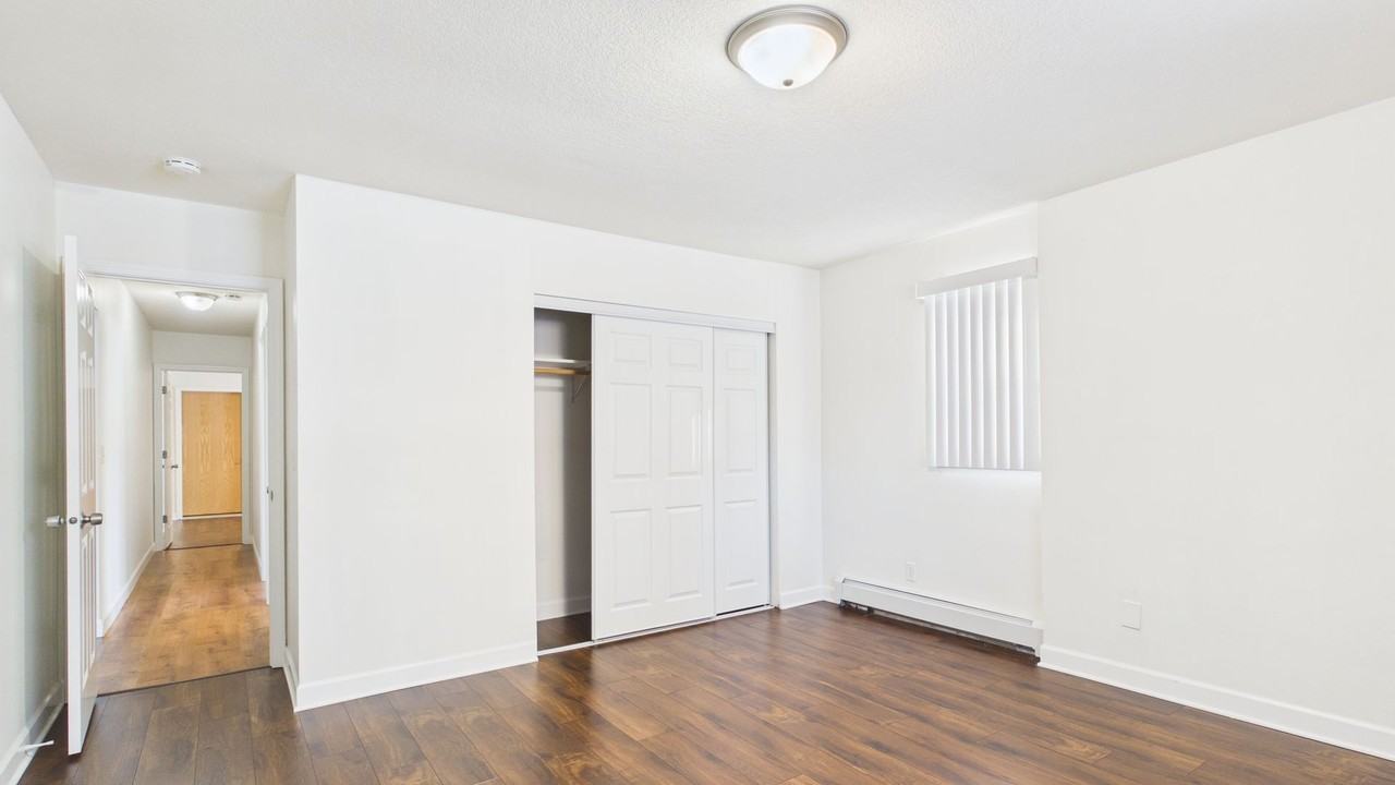 Oakridge Grand Apartments - Photo 2 of 13
