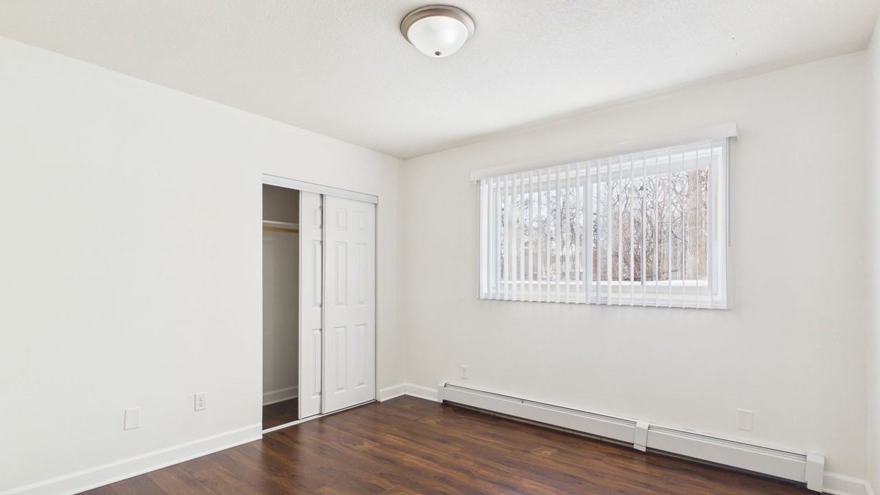 Oakridge Grand Apartments - Photo 5 of 13