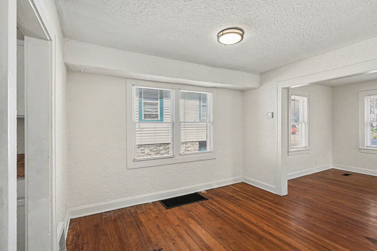 3315 E 52nd St - Photo 5 of 14