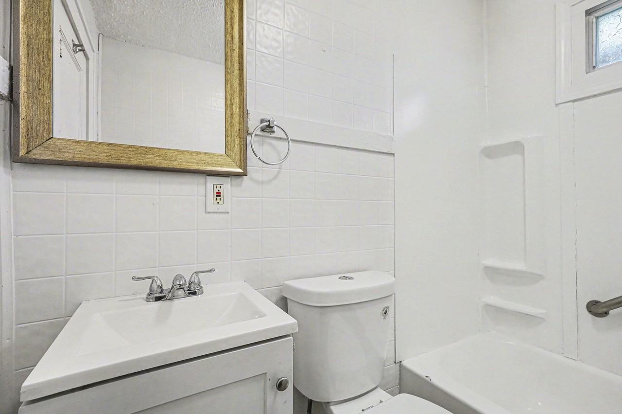 3315 E 52nd St - Photo 3 of 14