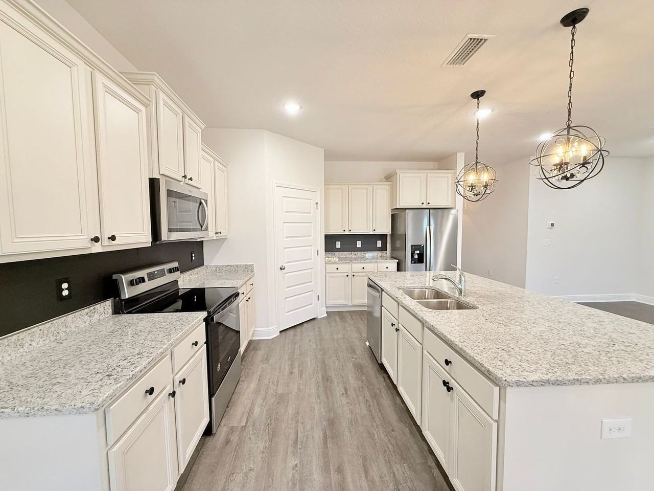 7926 Burnside Loop - Photo 5 of 16