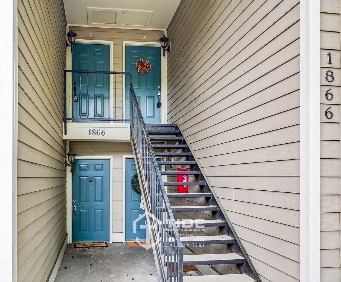 1866 Montclair Dr Unit C - Photo 3 of 27