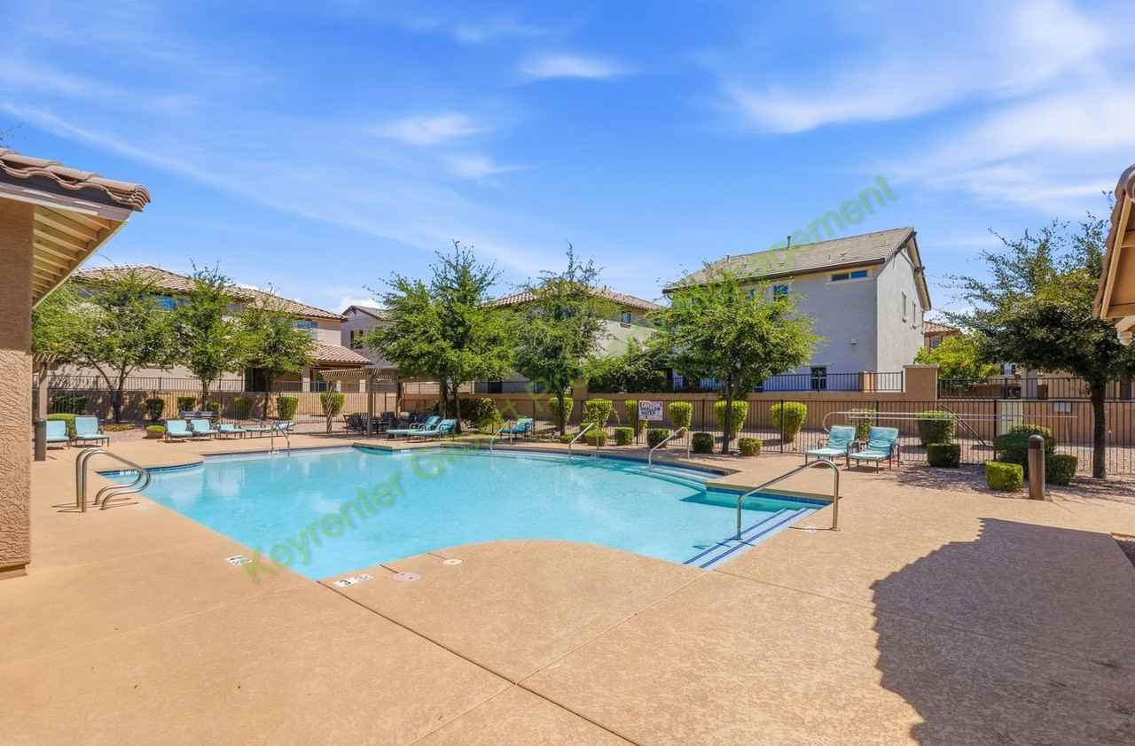 2867 E Detroit St - Photo 3 of 42