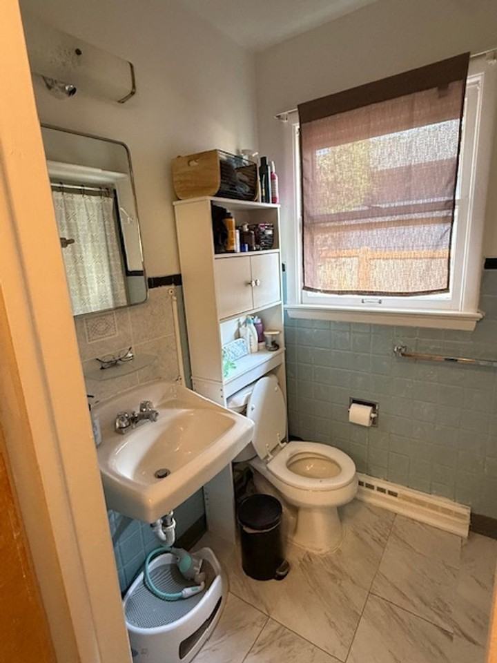 946 Avenue E - Photo 2 of 8