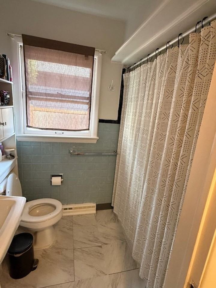 946 Avenue E - Photo 3 of 8