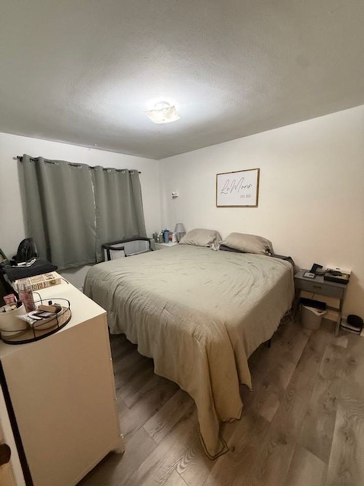 946 Avenue E - Photo 5 of 8