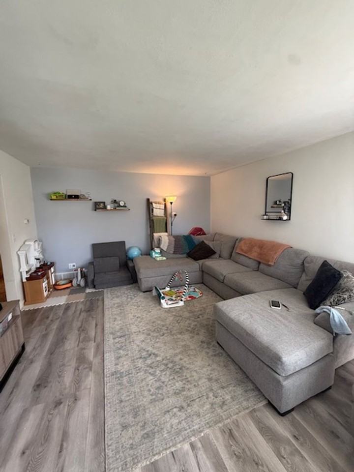 946 Avenue E - Photo 6 of 8