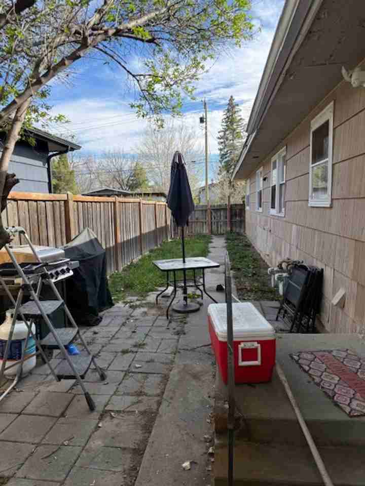 946 Avenue E - Photo 7 of 8