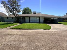 901 Fair Oaks Ln - Photo 1 of 1