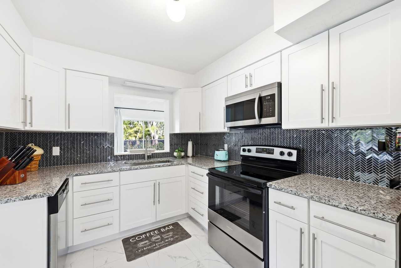 1147 Shady Rest Ln - Photo 2 of 27