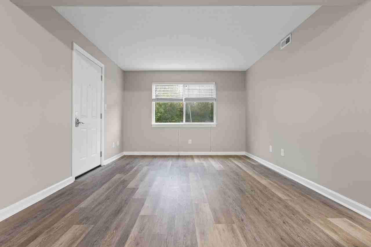 315 Bypass Plaza Dr - Photo 6 of 19