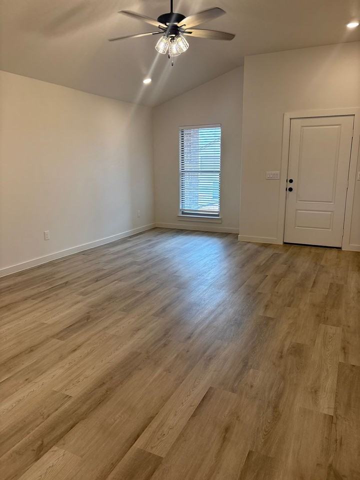 2418 Aberdeen Ave - Photo 2 of 8