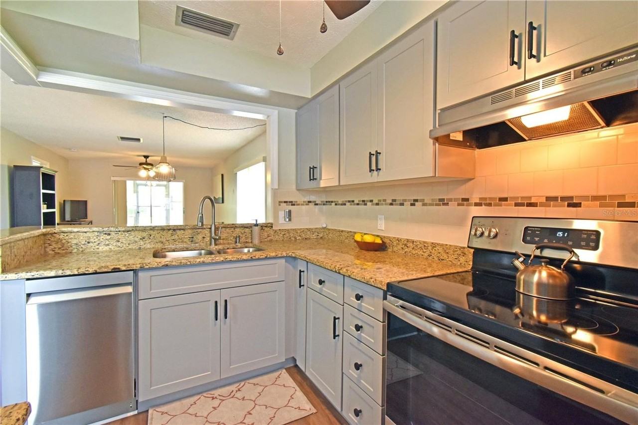 3683 Trophy Blvd - Photo 3 of 31