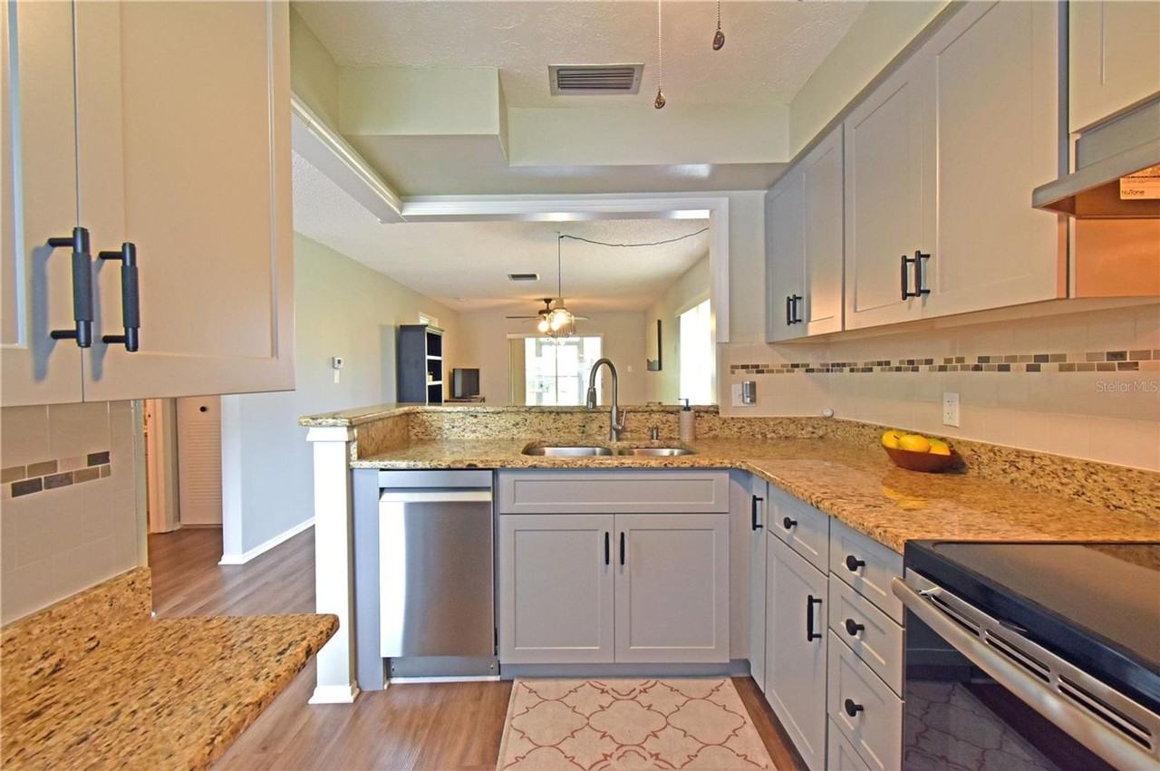 3683 Trophy Blvd - Photo 5 of 31