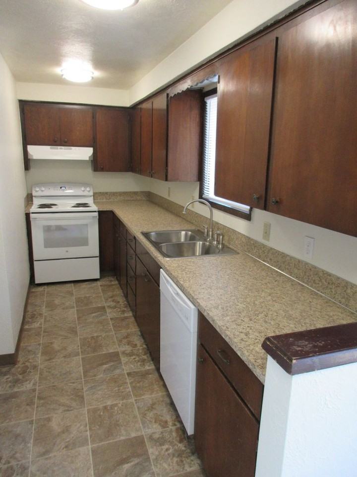 2788 Claxter Rd Ne - Photo 2 of 15