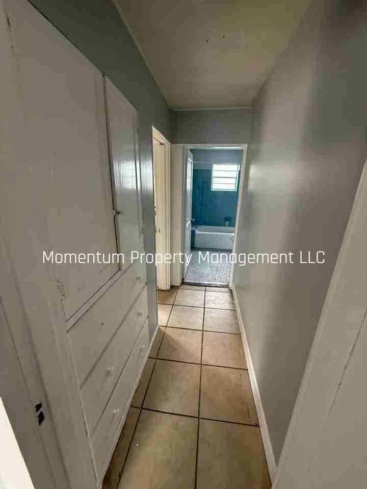 953 12th Ave S #C - Photo 3 of 4