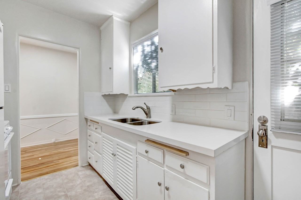 2202-2206 20th St in Santa Monica!  Near Ocean Park Blvd. - Photo 2 of 4