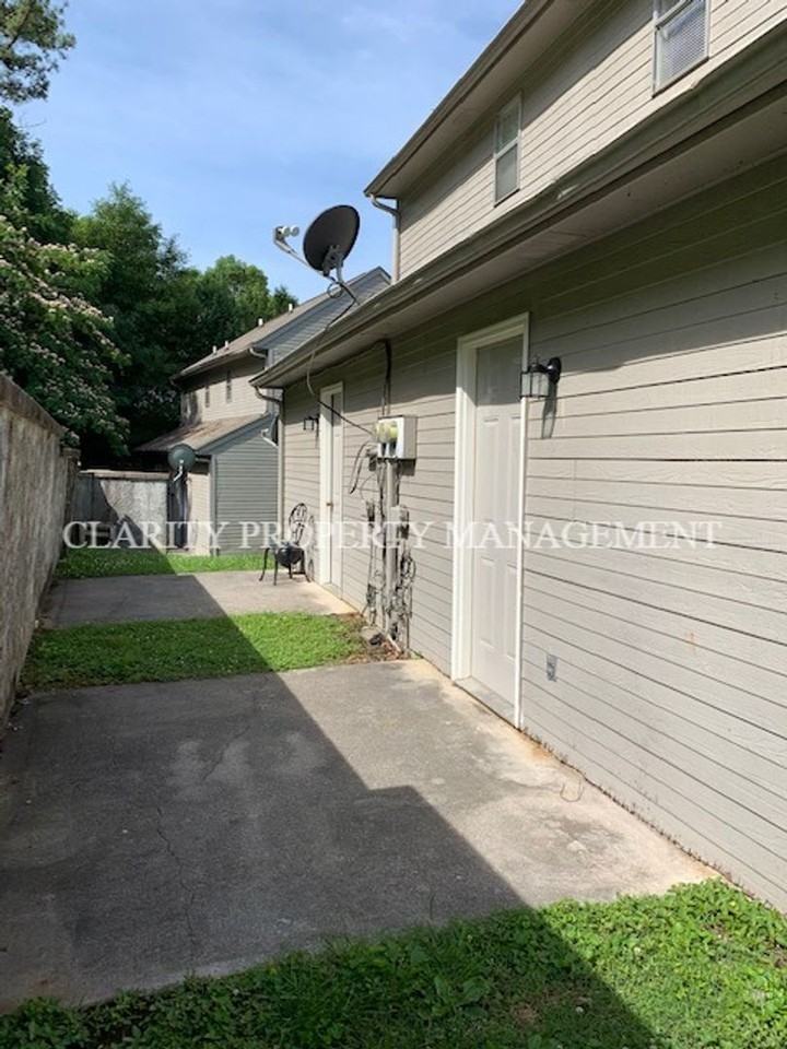 1922 Ohio Ave Nw - Photo 2 of 2