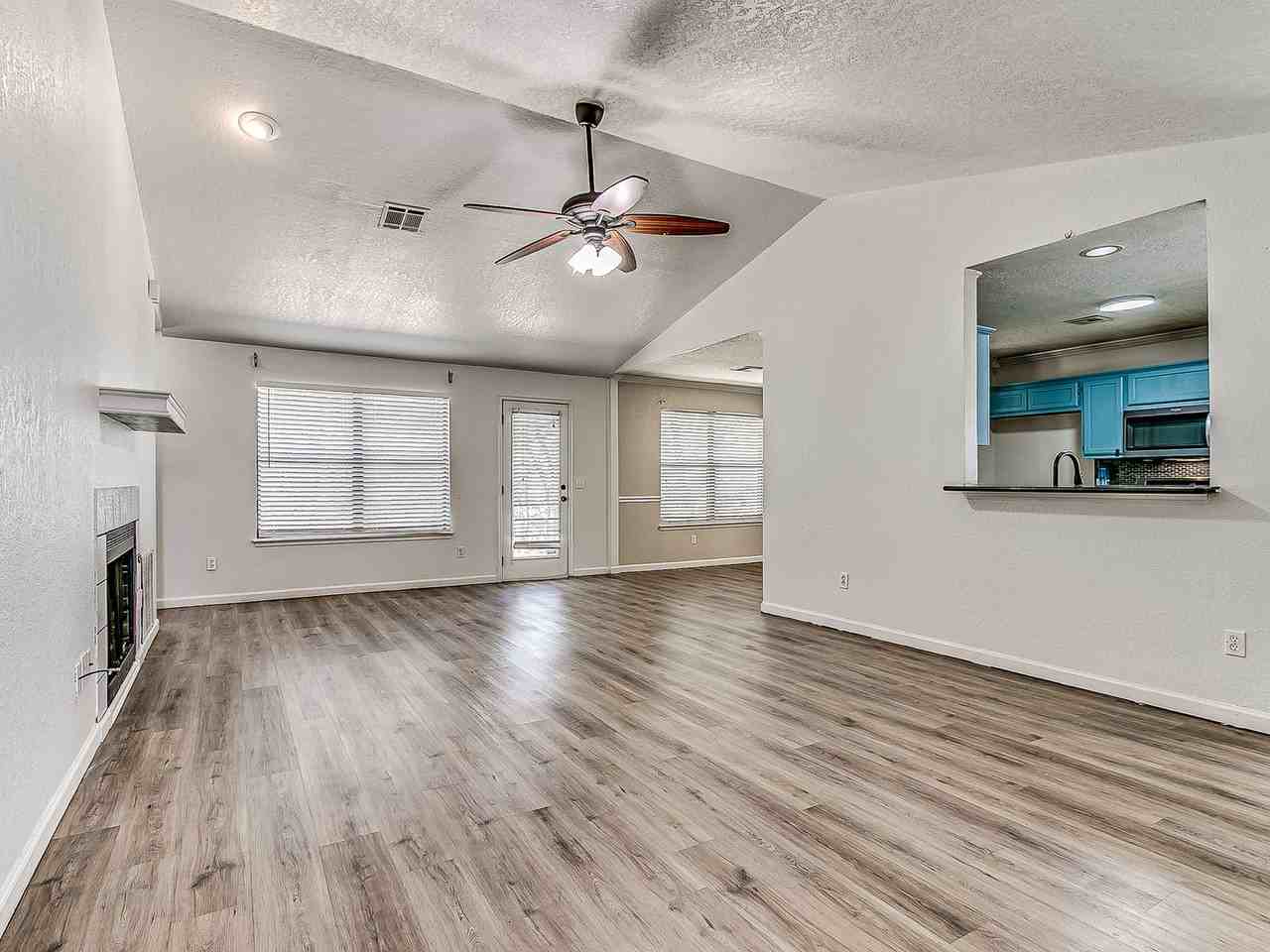 905 Valley Ct - Photo 2 of 21