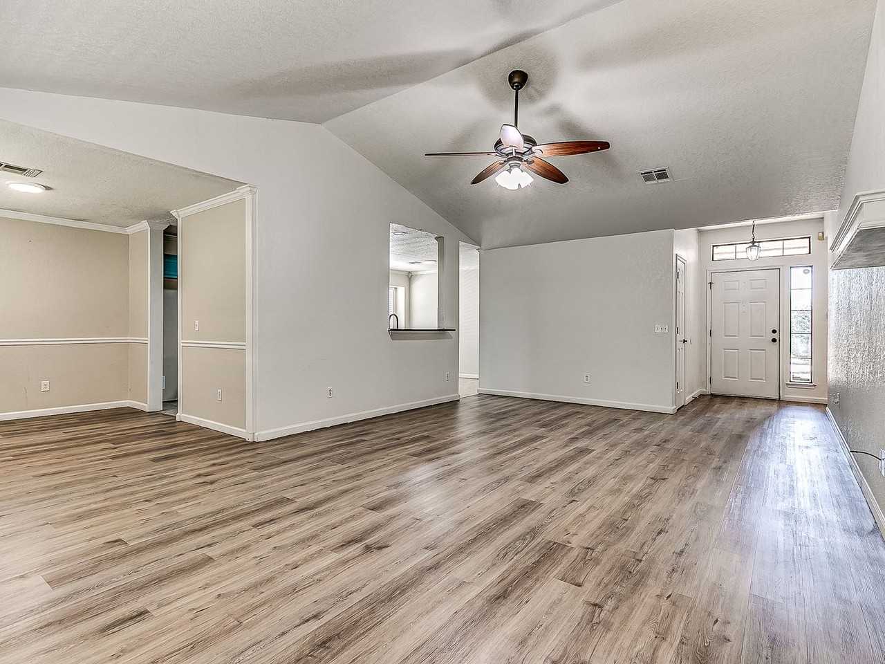 905 Valley Ct - Photo 3 of 21