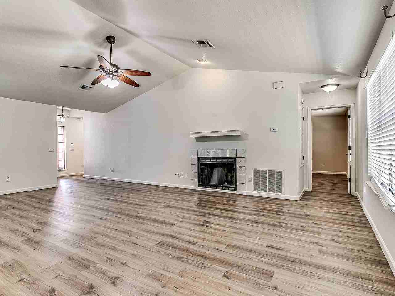 905 Valley Ct - Photo 4 of 21