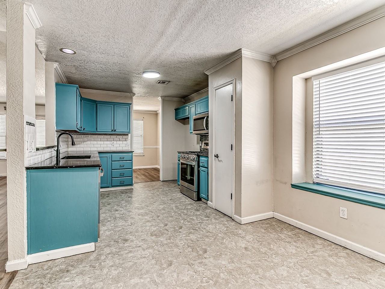 905 Valley Ct - Photo 5 of 21