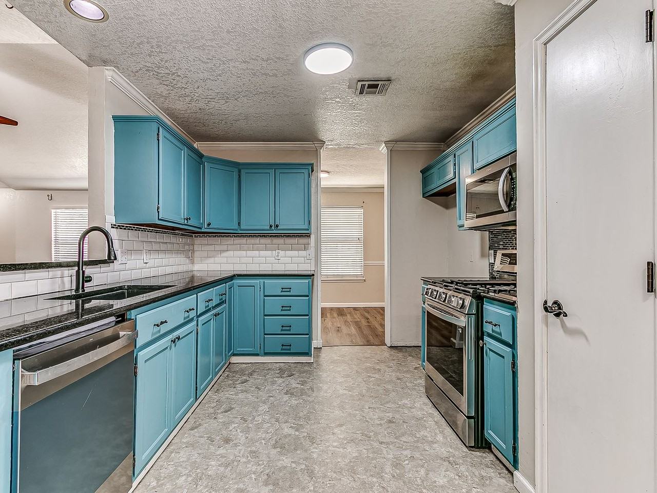 905 Valley Ct - Photo 6 of 21